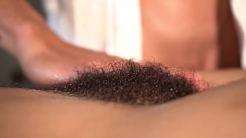 Los pelos son un símbolo primitivo asi que si eres fetichista este video es para ti