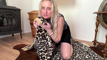 Completely oiled i fist my hot prolapse pussy to orgasm