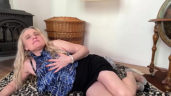 Completely oiled i fist my hot prolapse pussy to orgasm