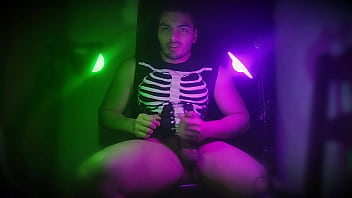 Uno dos y tres sexy numero uno de rayas en mora green masturbacion en ritmo sensual y hard outfit de esqueleto