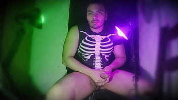 Uno dos y tres sexy numero uno de rayas en mora green masturbacion en ritmo sensual y hard outfit de esqueleto