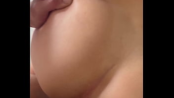 Fiquei de 4 e ele gozou no meu útero