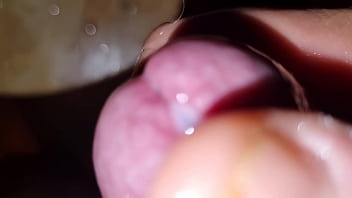 Assolo masturbazione doppia sborrata primo orgasmo interrotto con gran sega e secondo orgasmo con un enorme carico di sperma e un cazzo da succhiare sullo sgabello