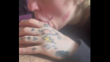 Ac1dslut gives amazing head