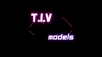 Metendo na bucetinha da faxineira com os amigos