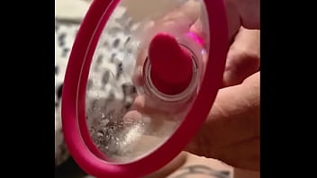 Test d'un nouveau sextoy très rigolo tu veux la suite abonne toi