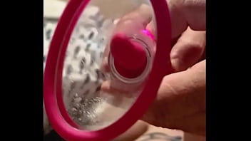 Test d'un nouveau sextoy très rigolo tu veux la suite abonne toi