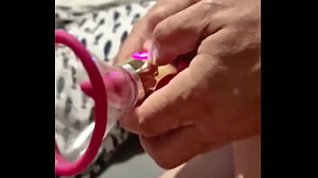 Test d'un nouveau sextoy très rigolo tu veux la suite abonne toi