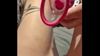 Test d'un nouveau sextoy très rigolo tu veux la suite abonne toi