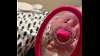 Test d'un nouveau sextoy très rigolo tu veux la suite abonne toi