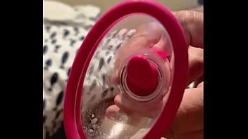 Test d'un nouveau sextoy très rigolo tu veux la suite abonne toi