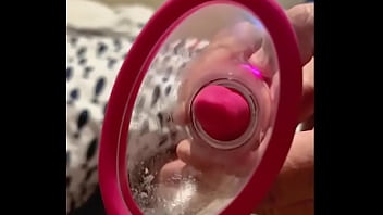 Test d'un nouveau sextoy très rigolo tu veux la suite abonne toi