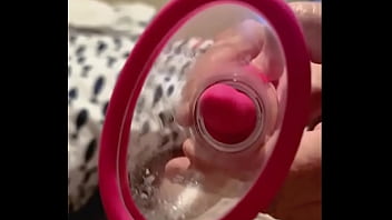 Test d'un nouveau sextoy très rigolo tu veux la suite abonne toi