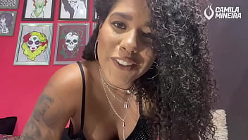 Minha buceta está pingando de tesão preciso de um pau de verdade