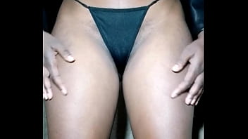 Black curvy african lady shaking ass for the camera