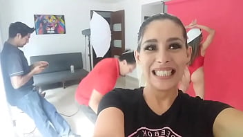 Aquí trabajando andamos con sofia joseph debut en mundoxoficialphotos gustavomorreyra