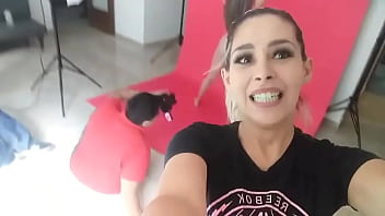 Aquí trabajando andamos con sofia joseph debut en mundoxoficialphotos gustavomorreyra