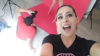 Aquí trabajando andamos con sofia joseph debut en mundoxoficialphotos gustavomorreyra