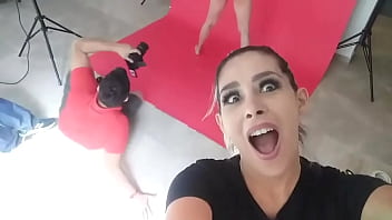 Aquí trabajando andamos con sofia joseph debut en mundoxoficialphotos gustavomorreyra