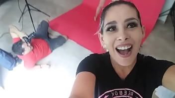 Aquí trabajando andamos con sofia joseph debut en mundoxoficialphotos gustavomorreyra