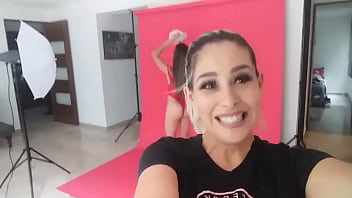 Aquí trabajando andamos con sofia joseph debut en mundoxoficialphotos gustavomorreyra