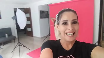 Aquí trabajando andamos con sofia joseph debut en mundoxoficialphotos gustavomorreyra