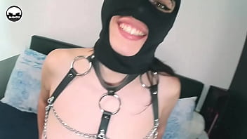 I'm hosting léna fée du désir again in this new video she masturbates me with her pretty feet i lick her eagerly be