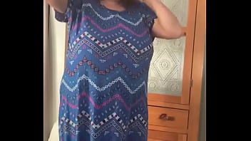 Mom loves showing her nice tits