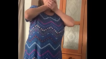 Mom loves showing her nice tits