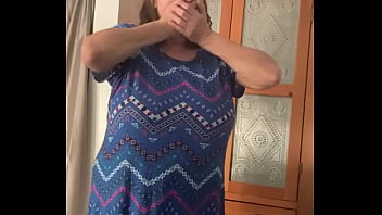 Mom loves showing her nice tits