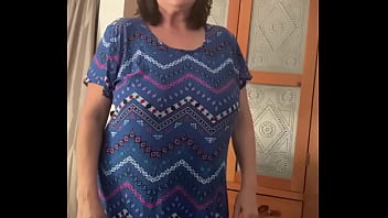 Mom loves showing her nice tits