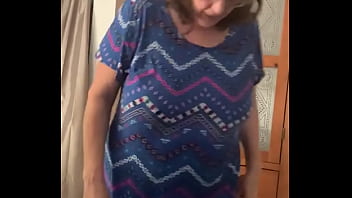 Mom loves showing her nice tits