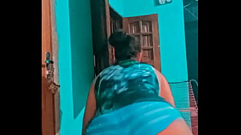 Baixinha muito gostosa rebolando