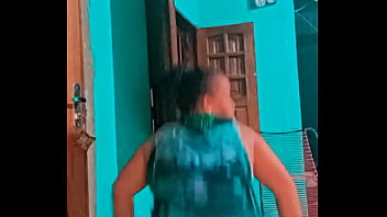 Baixinha muito gostosa rebolando