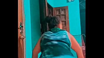 Baixinha muito gostosa rebolando