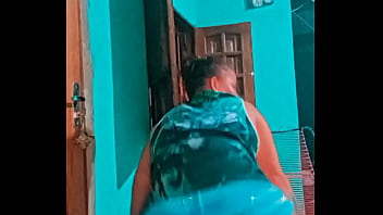 Baixinha muito gostosa rebolando