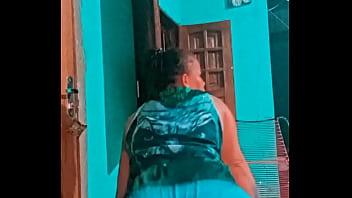 Baixinha muito gostosa rebolando