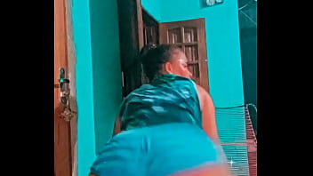 Baixinha muito gostosa rebolando