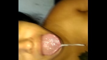 Mamanda me ordeña la leche