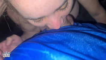 Gozei na buceta da safadinha boqueteira na balada