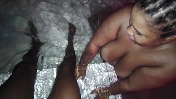 Sexo na piscina com moreno dotado