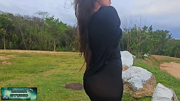 Mama studio sexo no parque com direito a calça rasgada grátis