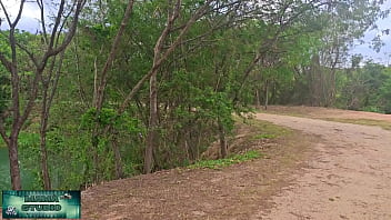 Mama studio sexo no parque com direito a calça rasgada grátis