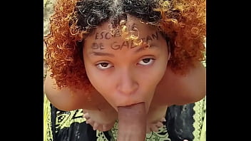 Boquete arriscado em praia publica ele me deu todo seu leite quente