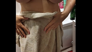 Voyeur’s secret shower spy on neighbor’s bald pussy flaunt Voyeur’s secret shower spy on neighbor’s bald pussy flaunt