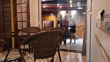 Mulher casada se arruma para receber o negão em casa bruna silva hotwife