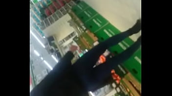 Seksowna milf nagrywana z ukrycia super laska