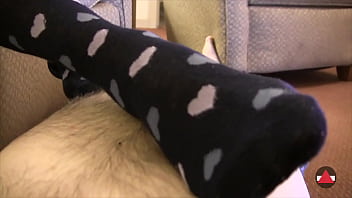 Her feet get me hard