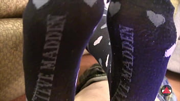 Her feet get me hard