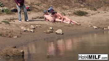 Sexy mom gets banged